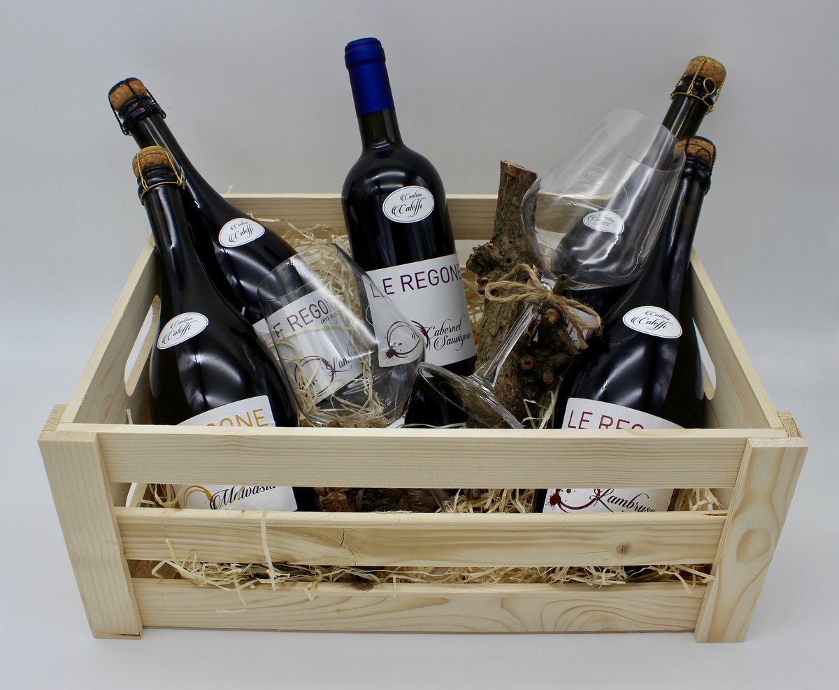 Cesto in legno con una bottiglia per ogni tipologia di vino e due bicchieri "Cantina Caleffi"